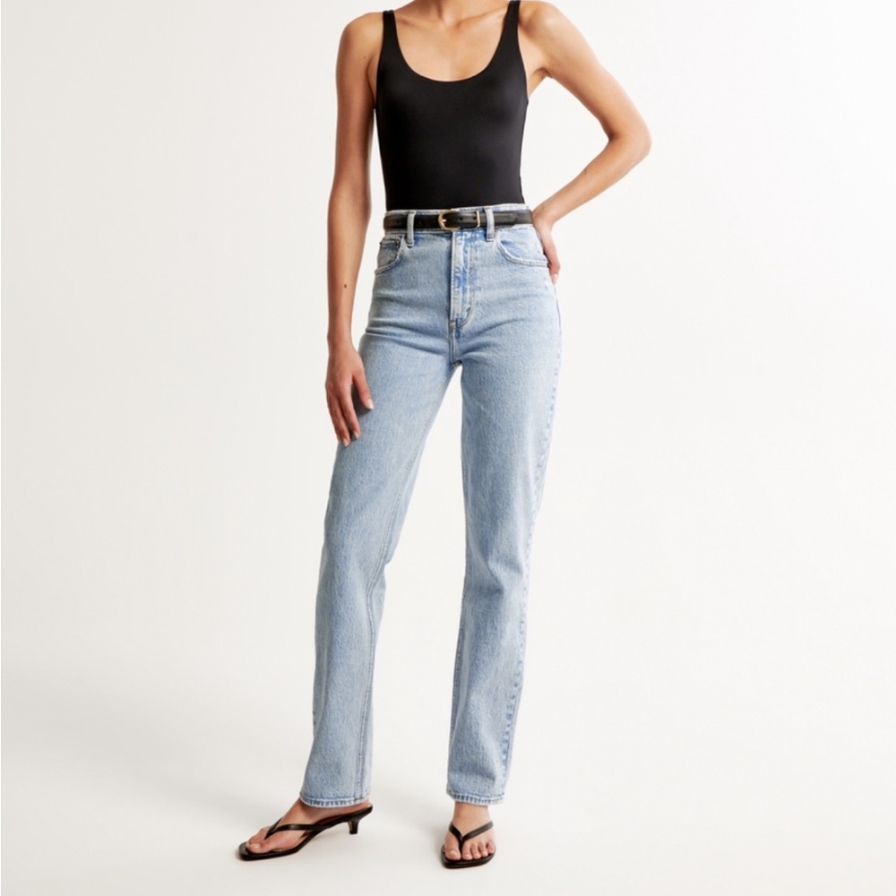 Abercrombie & Fitch The ‘90s Straight Ultra High Rise Light Blue Jeans